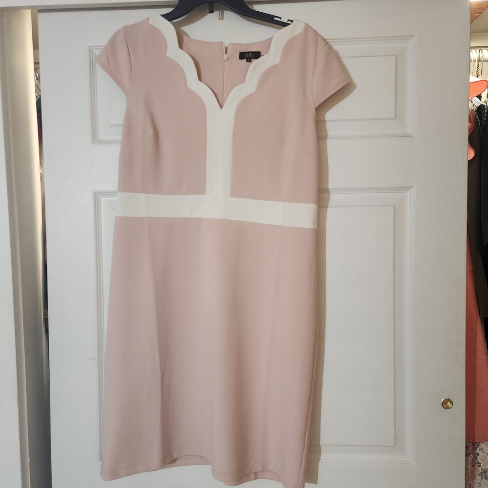 👻👻 5 For 25 👻👻Lipsy Blush Pink and White Midi Dress